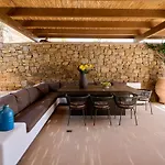 Hotel Mykonos Rocks & Plintri