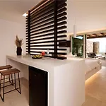 Mykonos Rocks & Hotel *